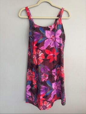 Floral Alaskan headwear by Duluth trading co. Swim/athletic dress